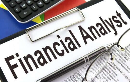Grab the Role of Financial Analyst In Organization