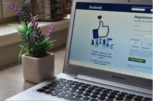Why People Love to Hate Facebook Marketing